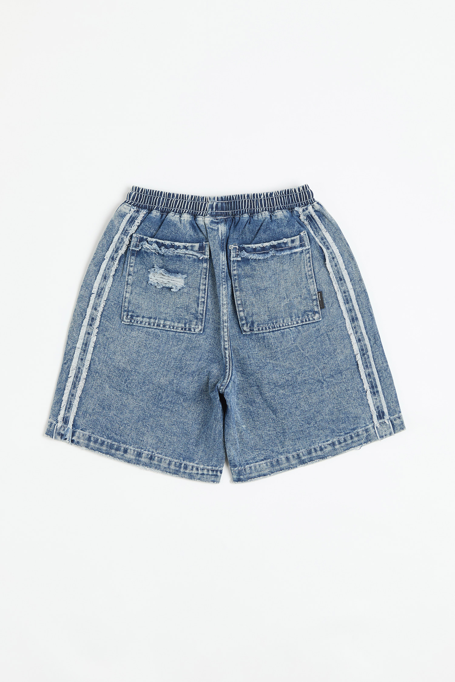 剪接不收邊 牛仔短褲