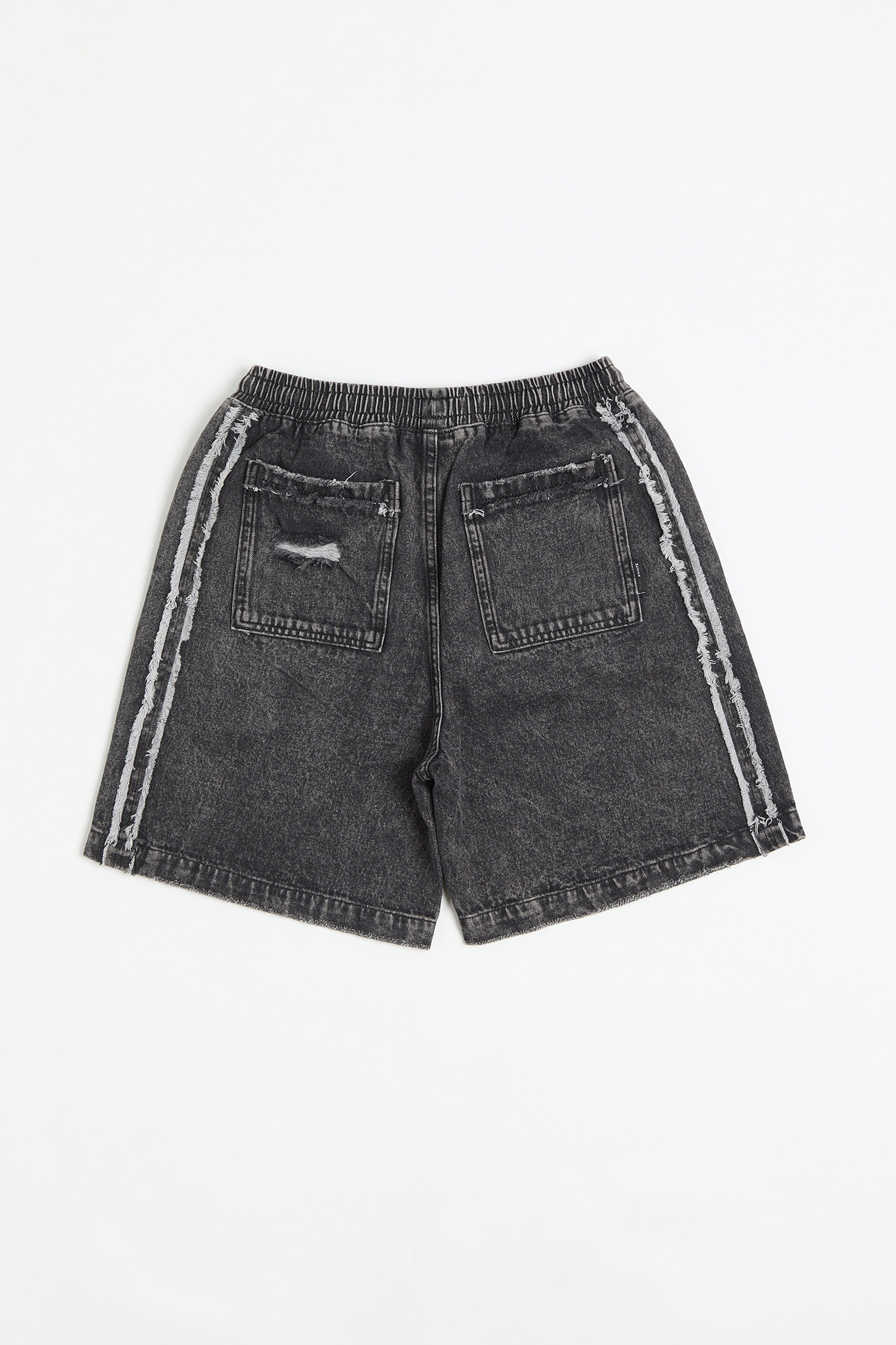 剪接不收邊 牛仔短褲