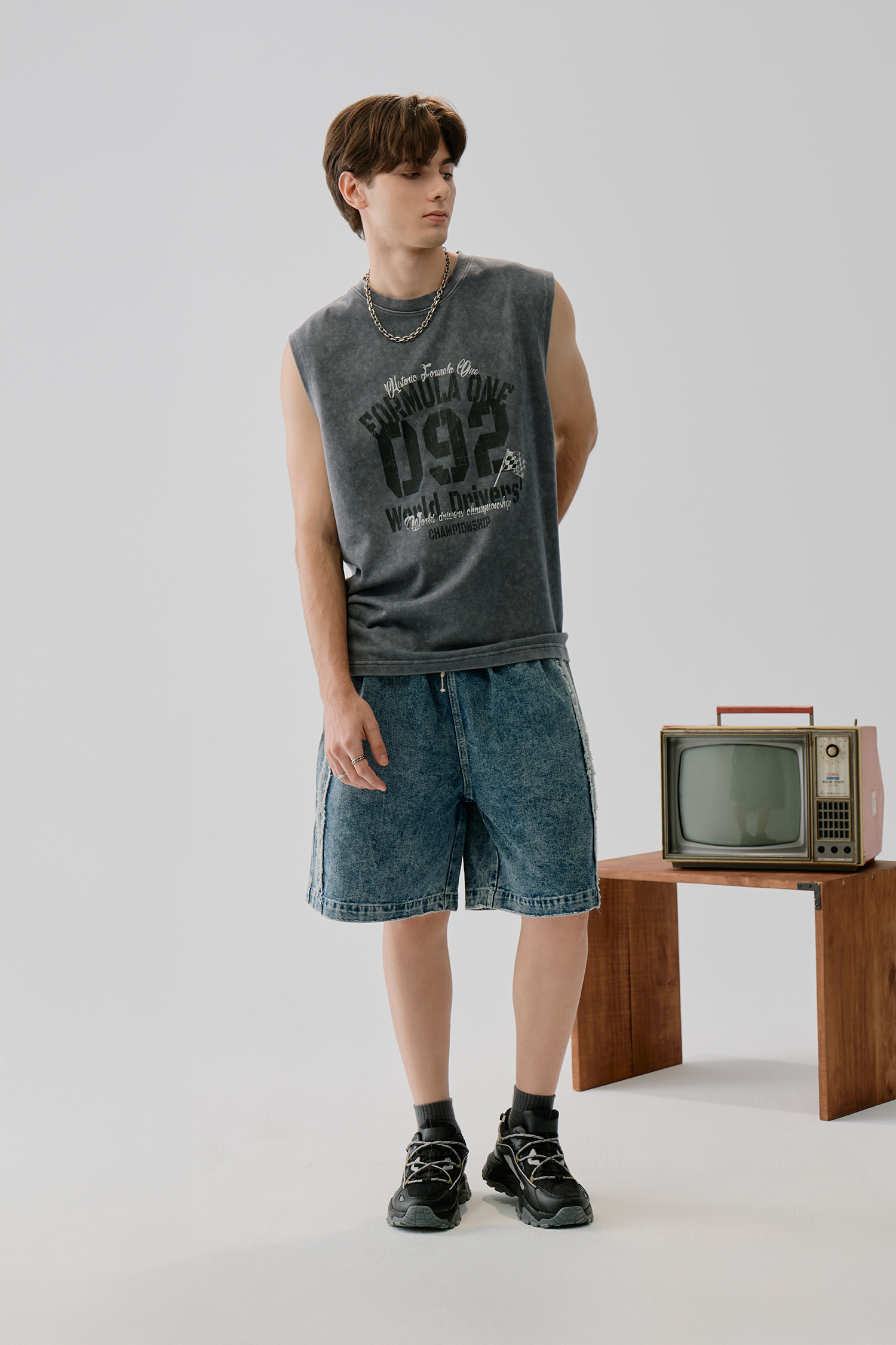 剪接不收邊 牛仔短褲