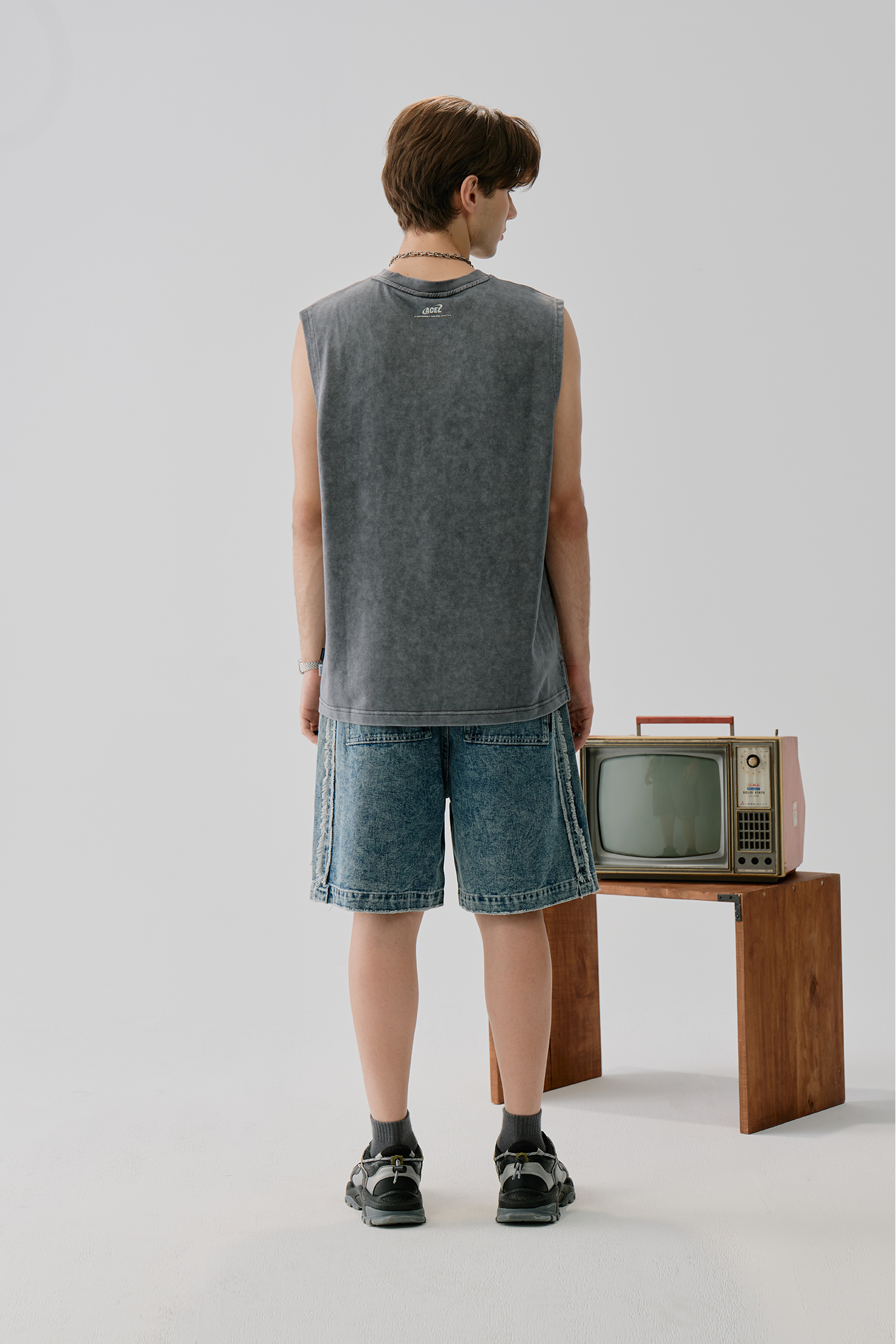 剪接不收邊 牛仔短褲