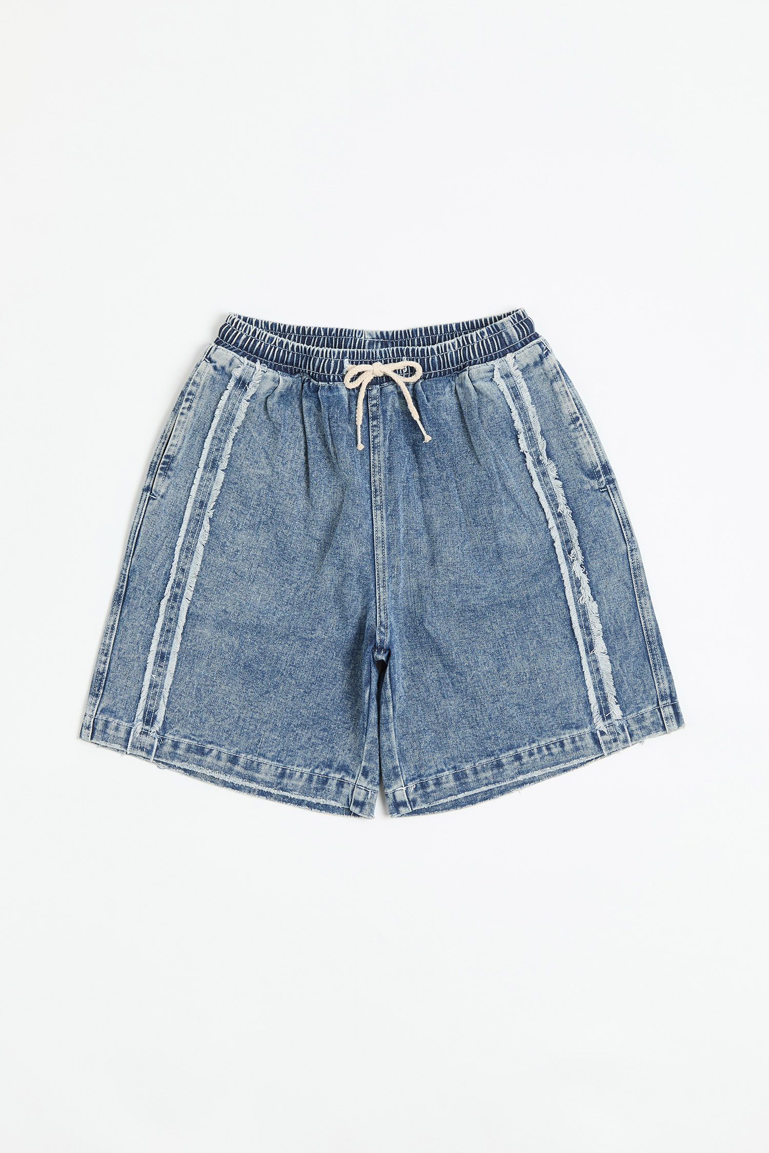 剪接不收邊 牛仔短褲