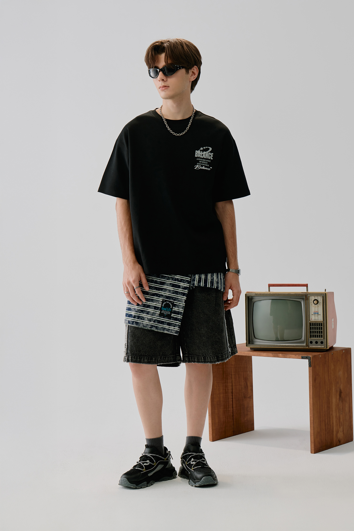 剪接不收邊 牛仔短褲