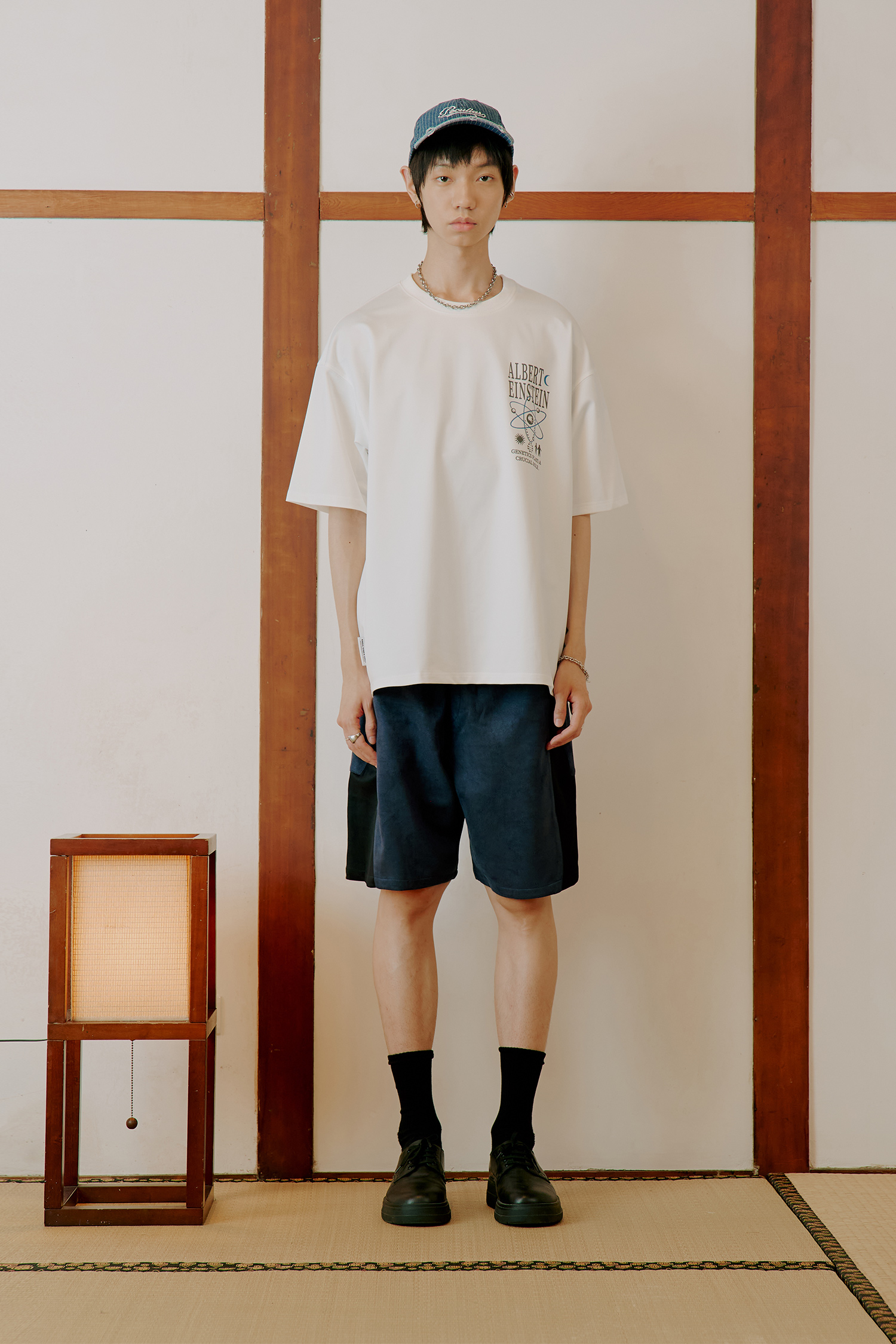 穩步前進 剪接麂皮短褲