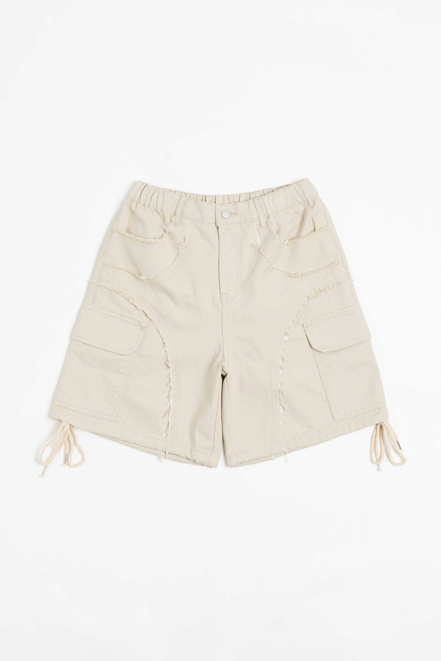 剪接不收邊 抽繩設計短褲