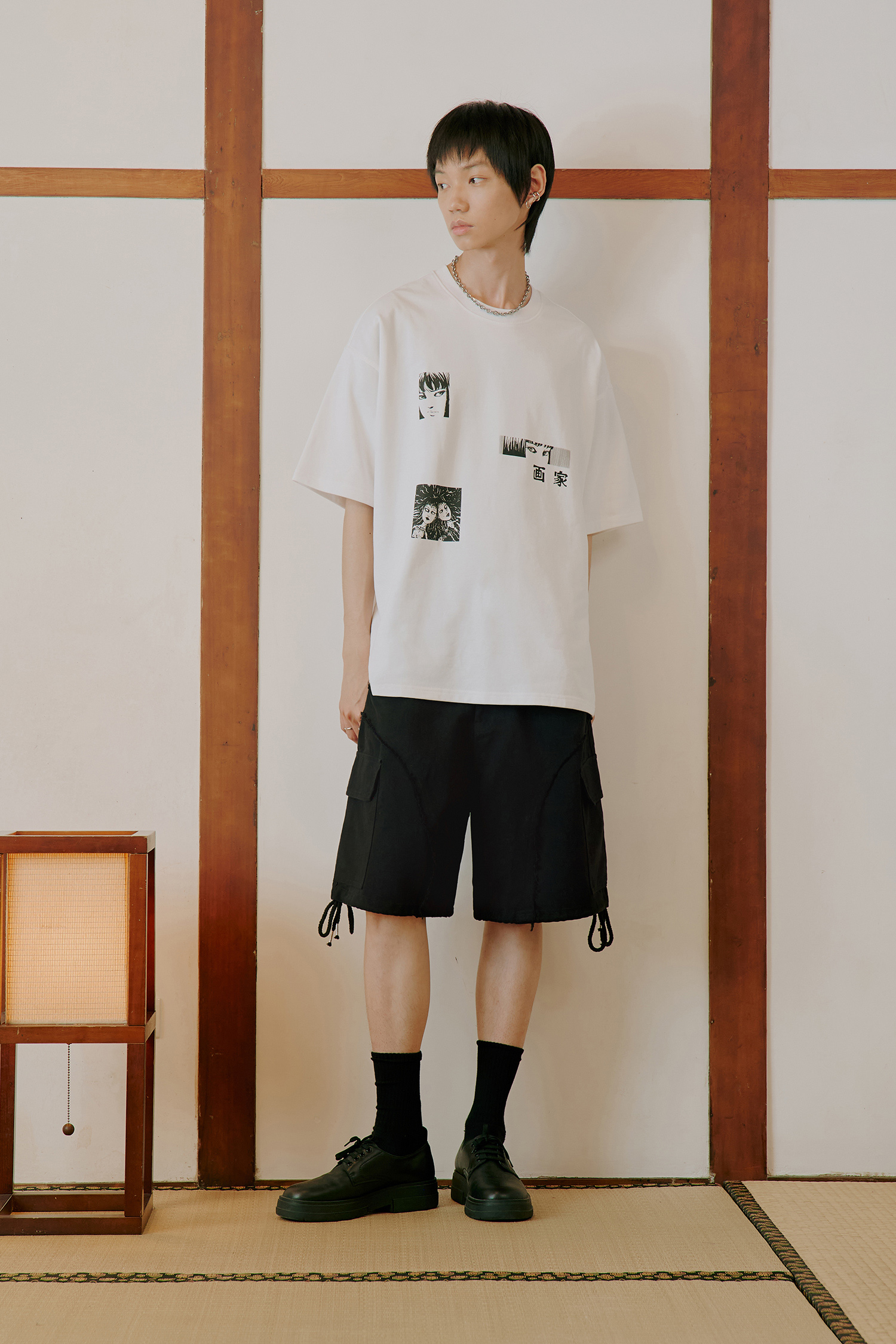 剪接不收邊 抽繩設計短褲