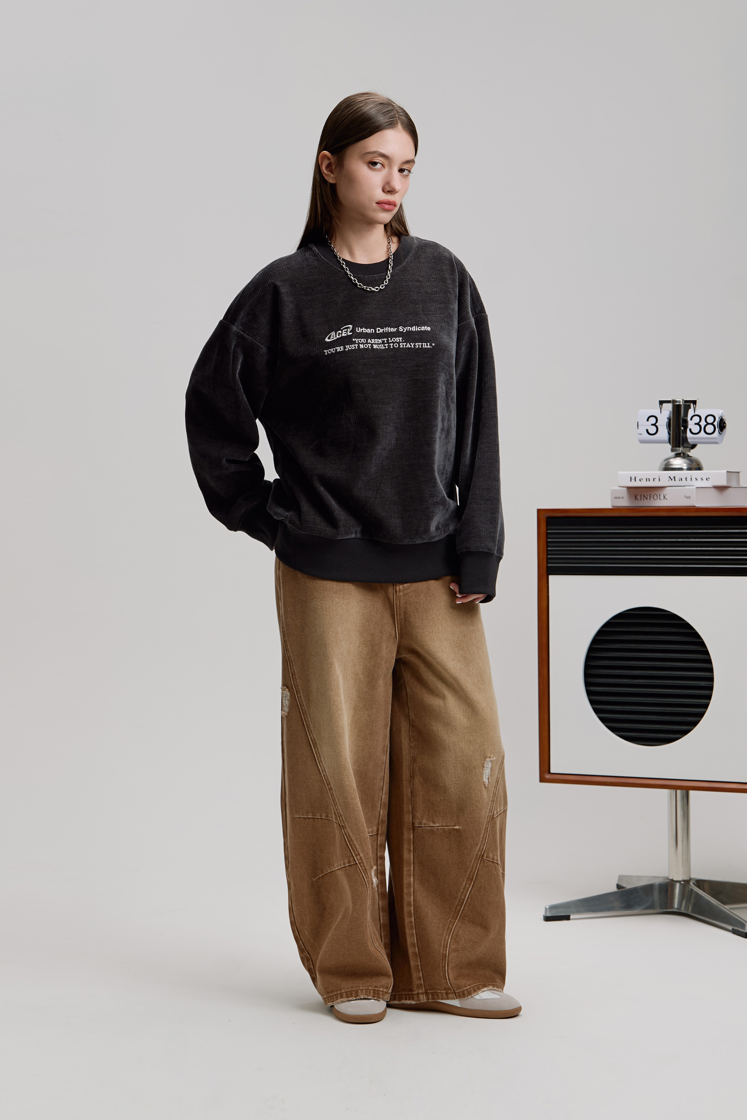 刷舊水洗 彎刀牛仔長褲(寬版)