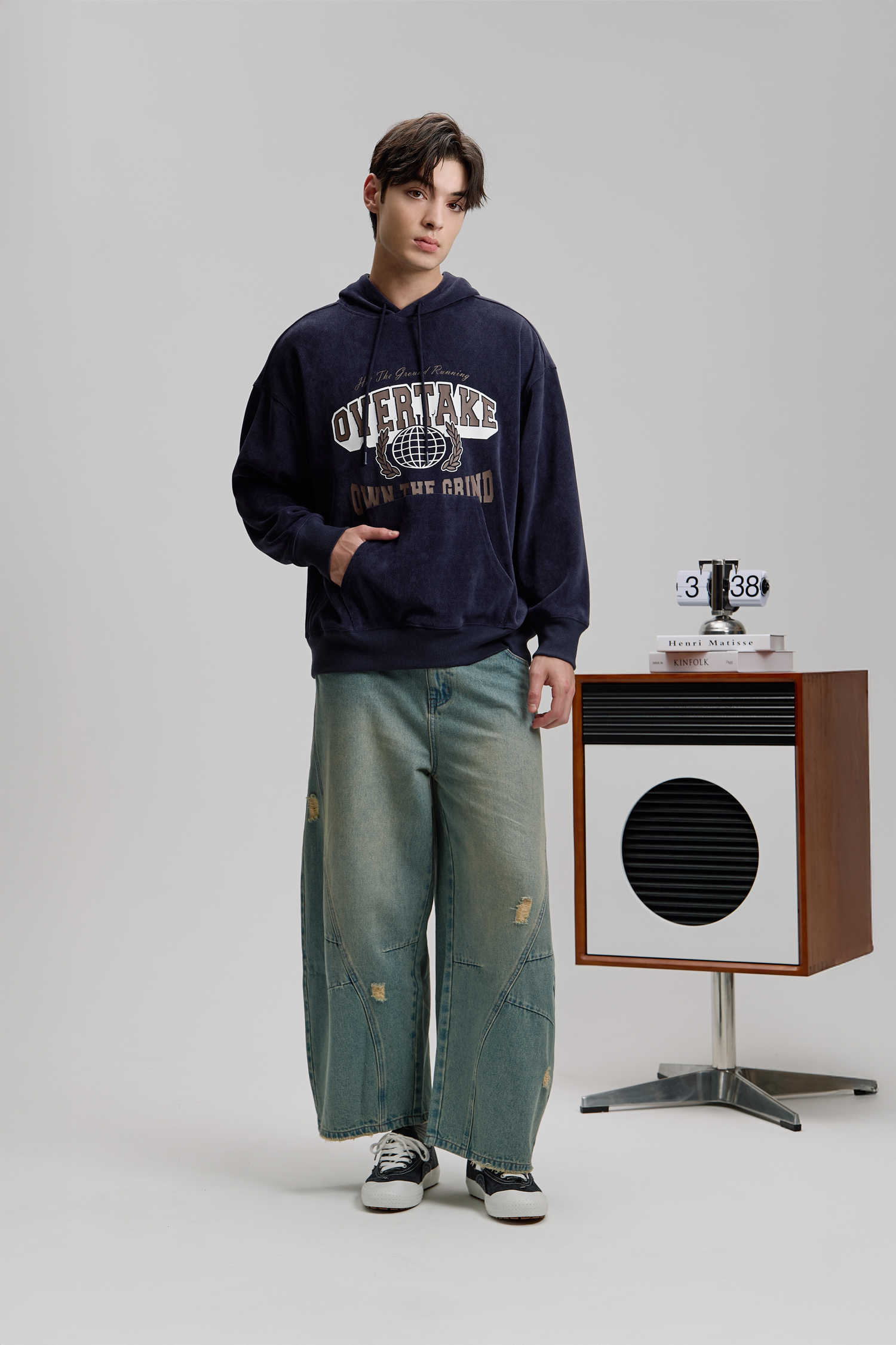 刷舊水洗 彎刀牛仔長褲(寬版)