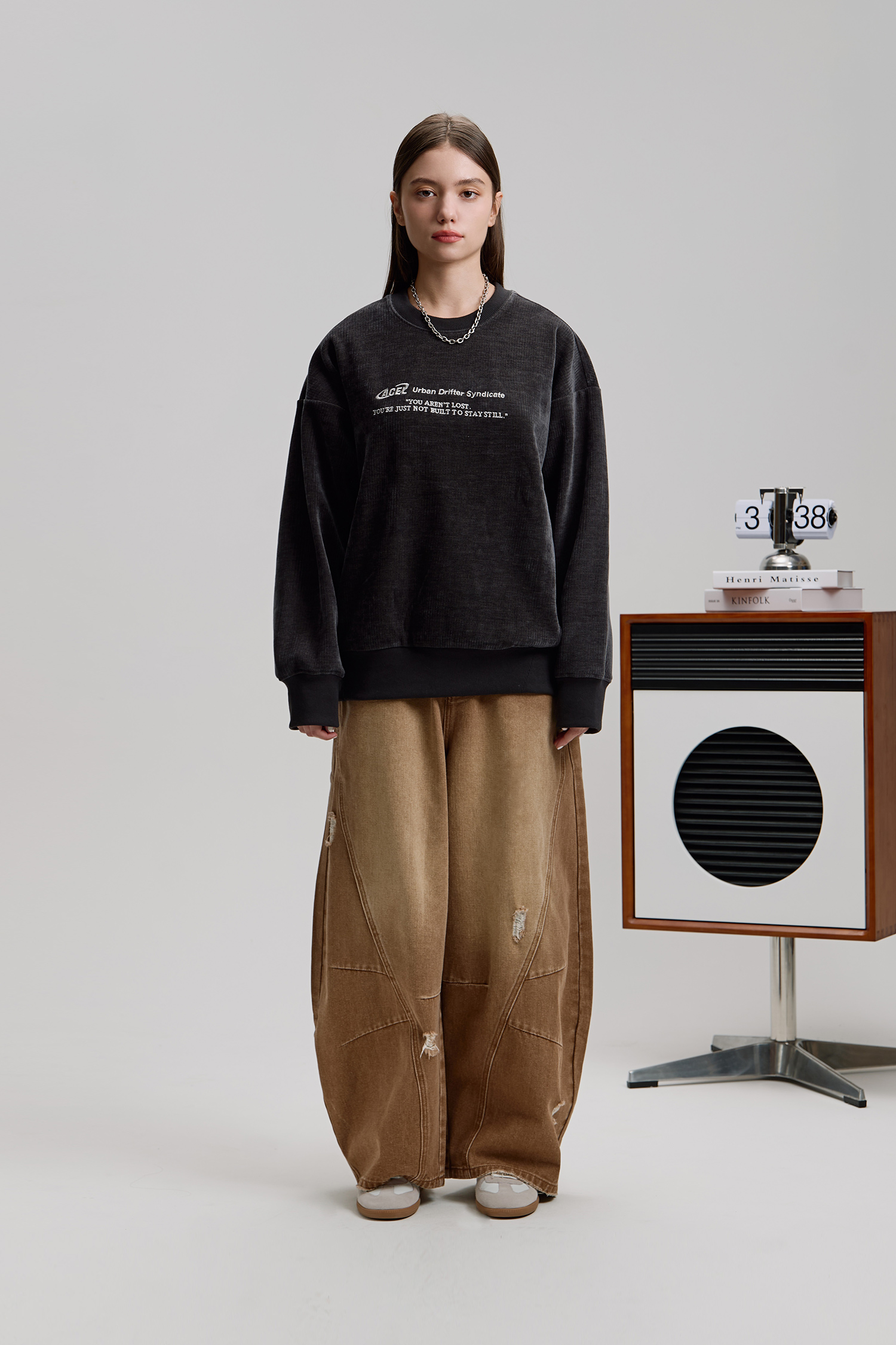 刷舊水洗 彎刀牛仔長褲(寬版)