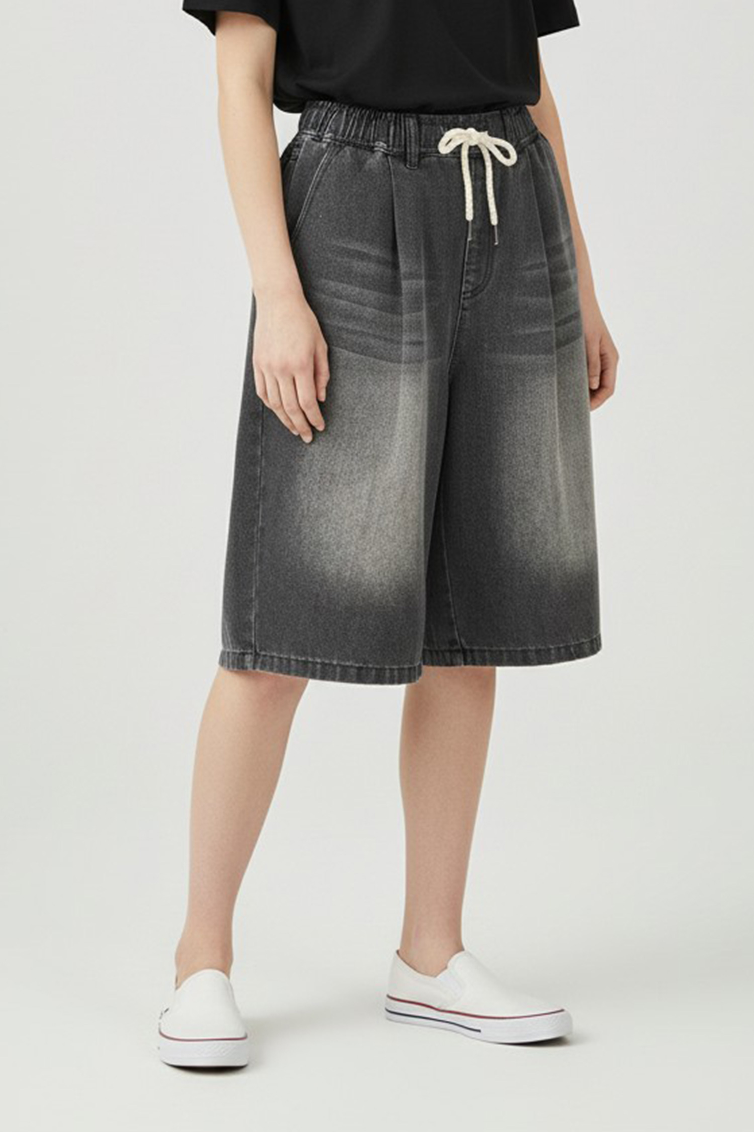 基礎打褶 水洗牛仔短褲