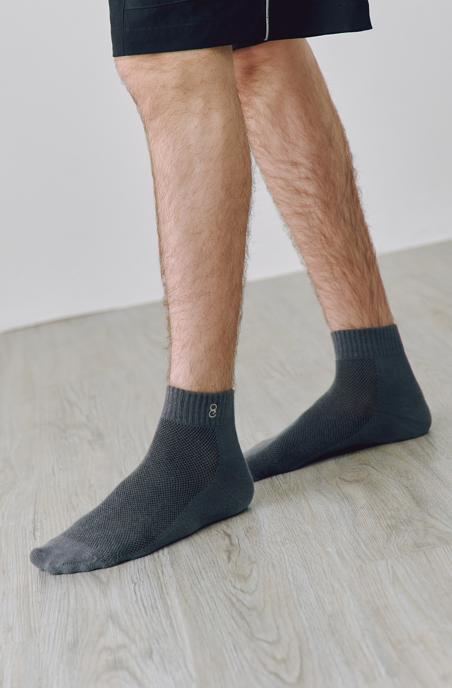 品牌跳色電繡短襪