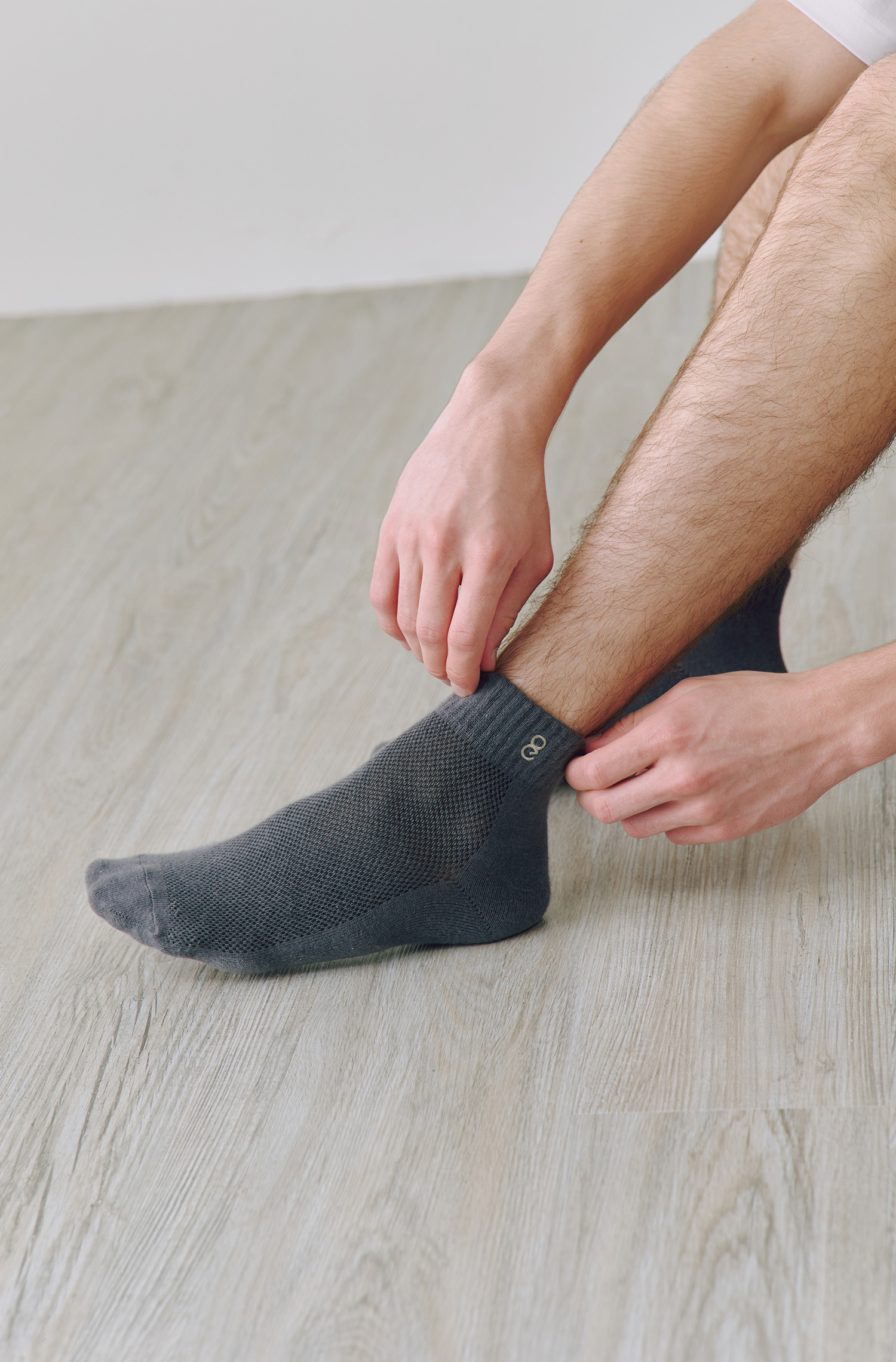 品牌跳色電繡短襪