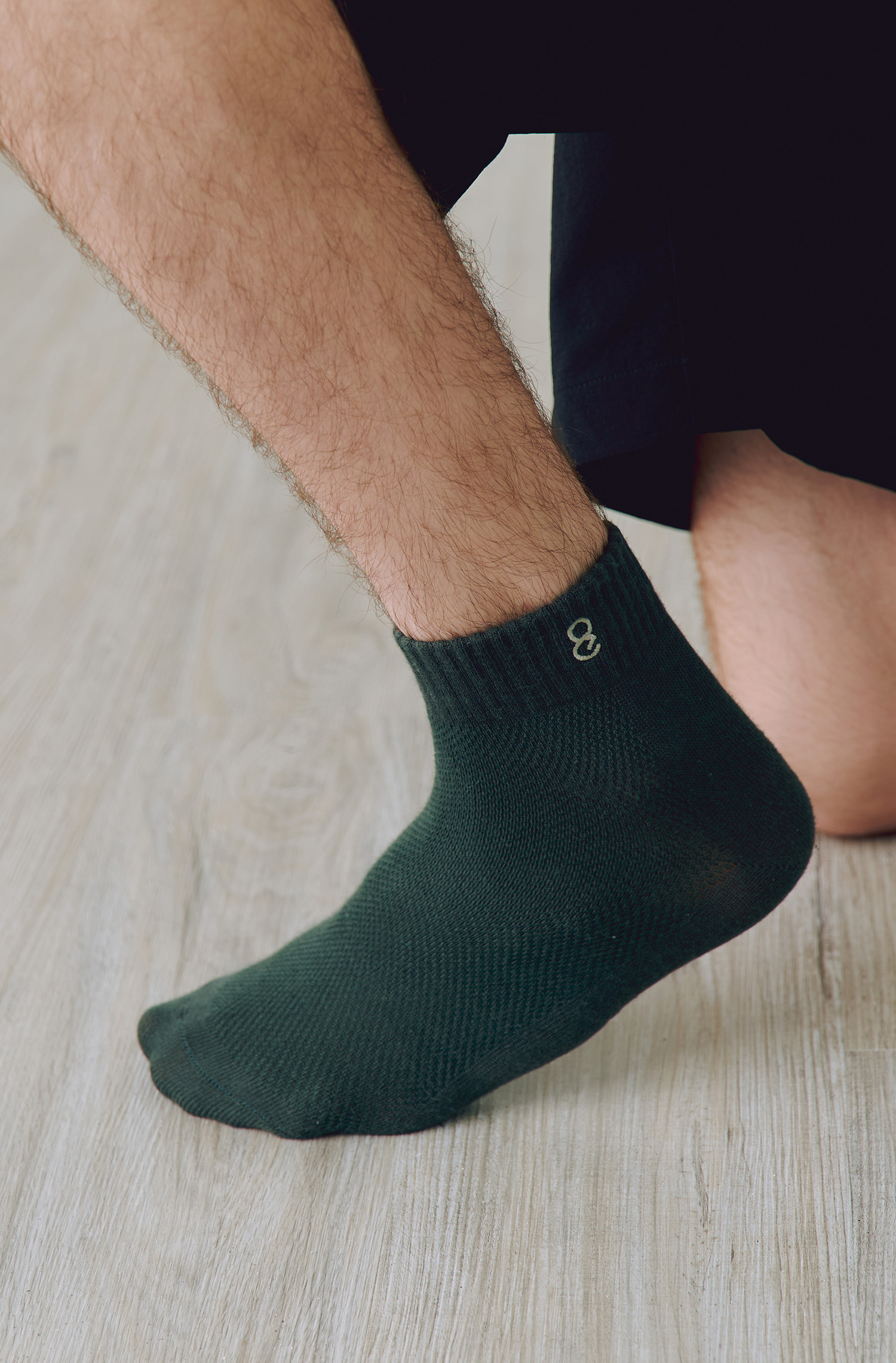 品牌跳色電繡短襪