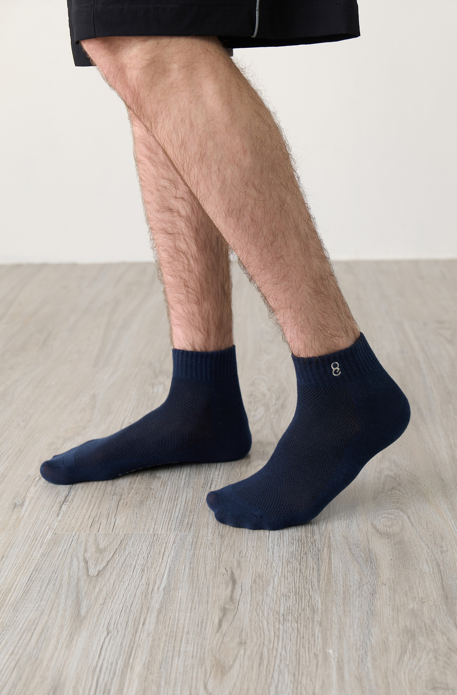 品牌跳色電繡短襪