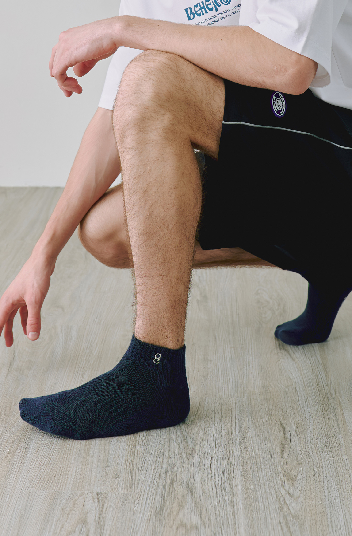 品牌跳色電繡短襪