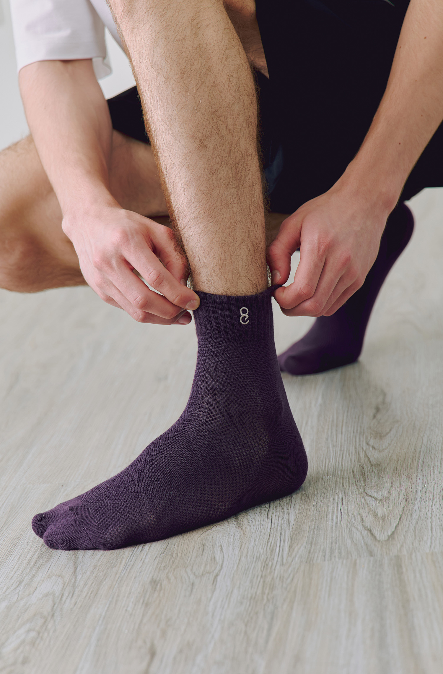 品牌跳色電繡短襪