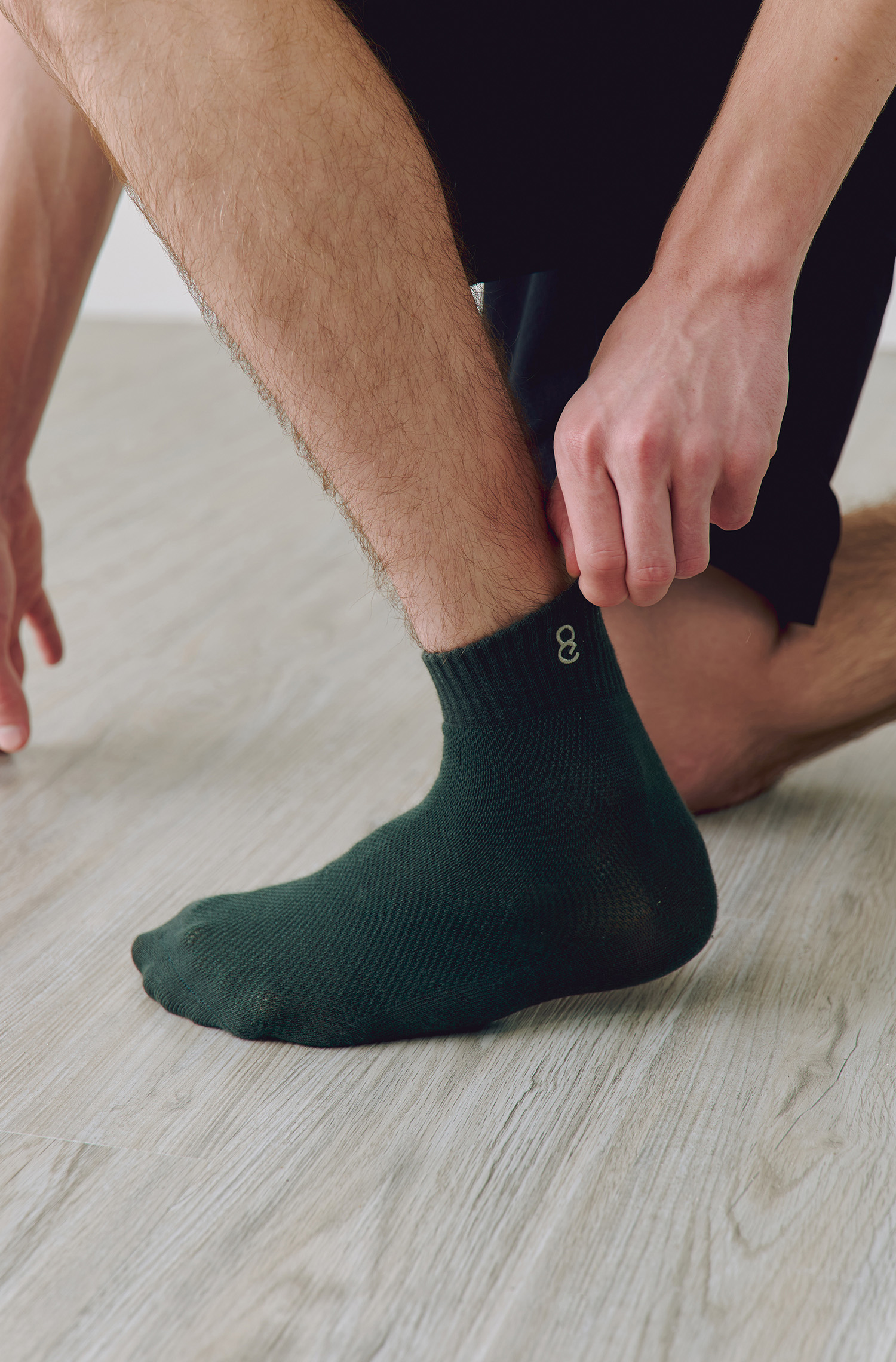 品牌跳色電繡短襪