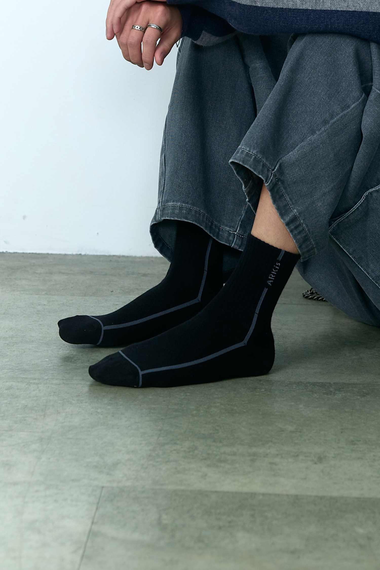 ARKis 條紋跳色中筒襪