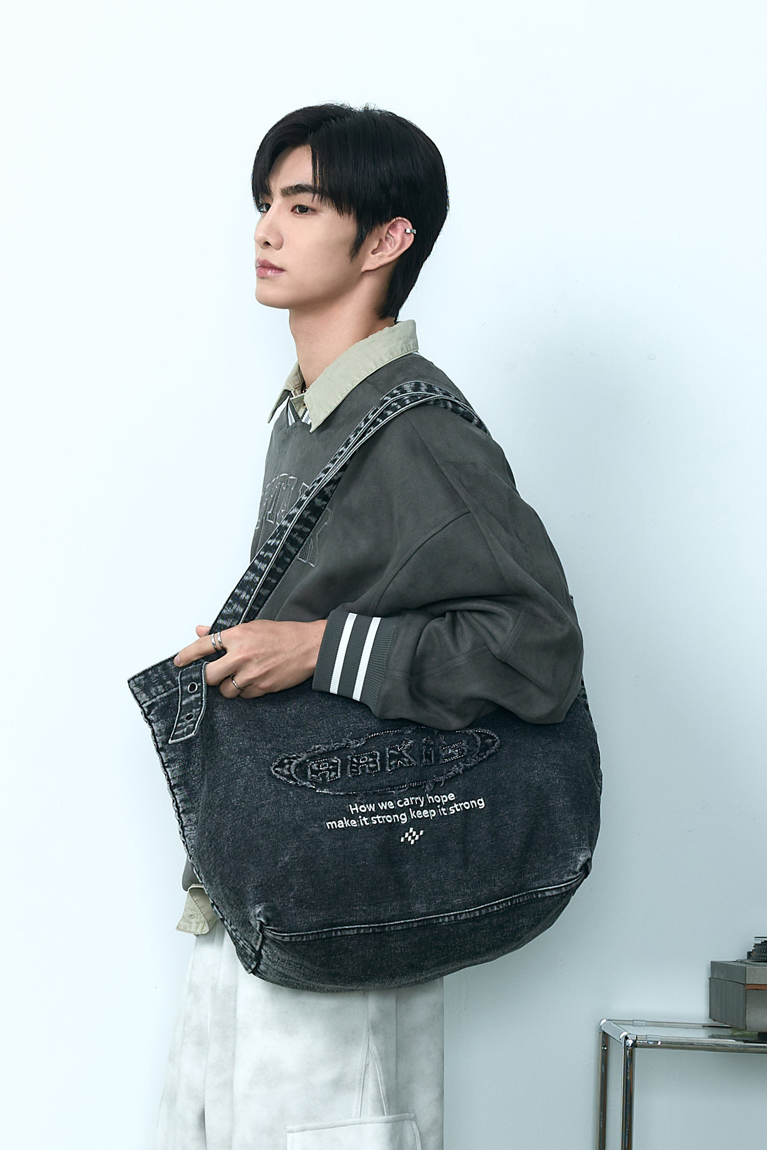 ARKis 電繡水洗牛仔托特包