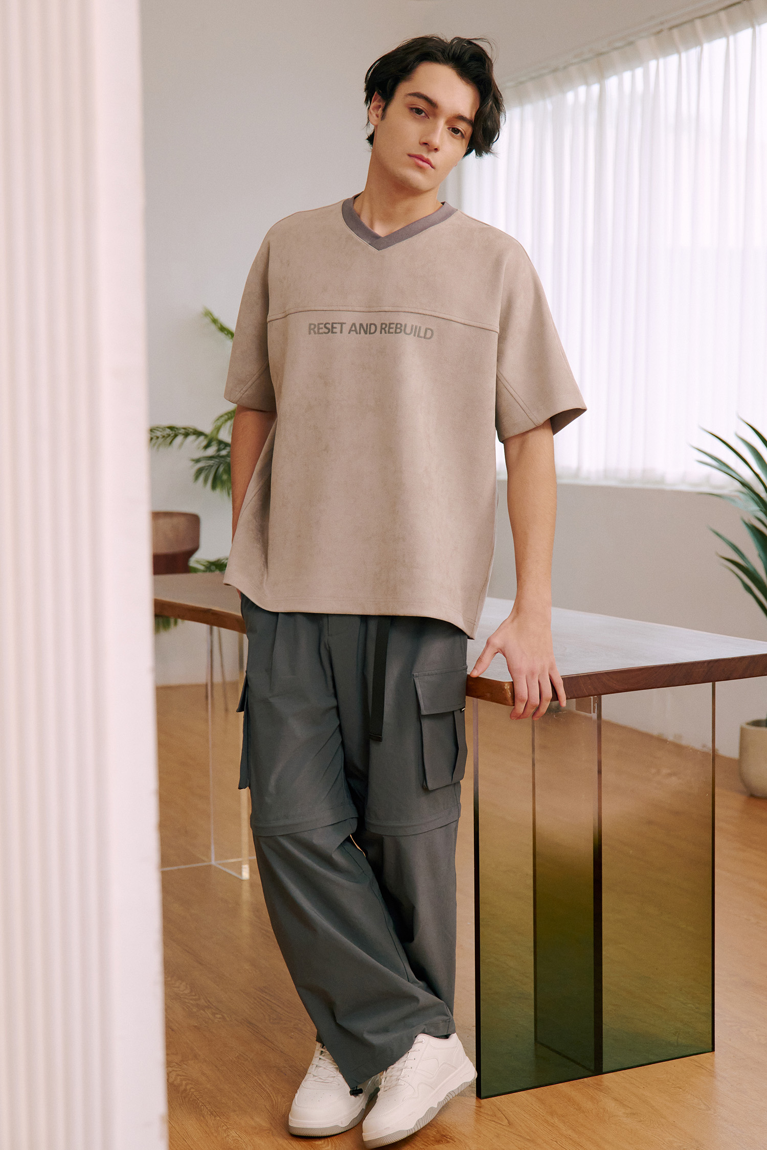 PREMIUM 麂皮文字短袖上衣