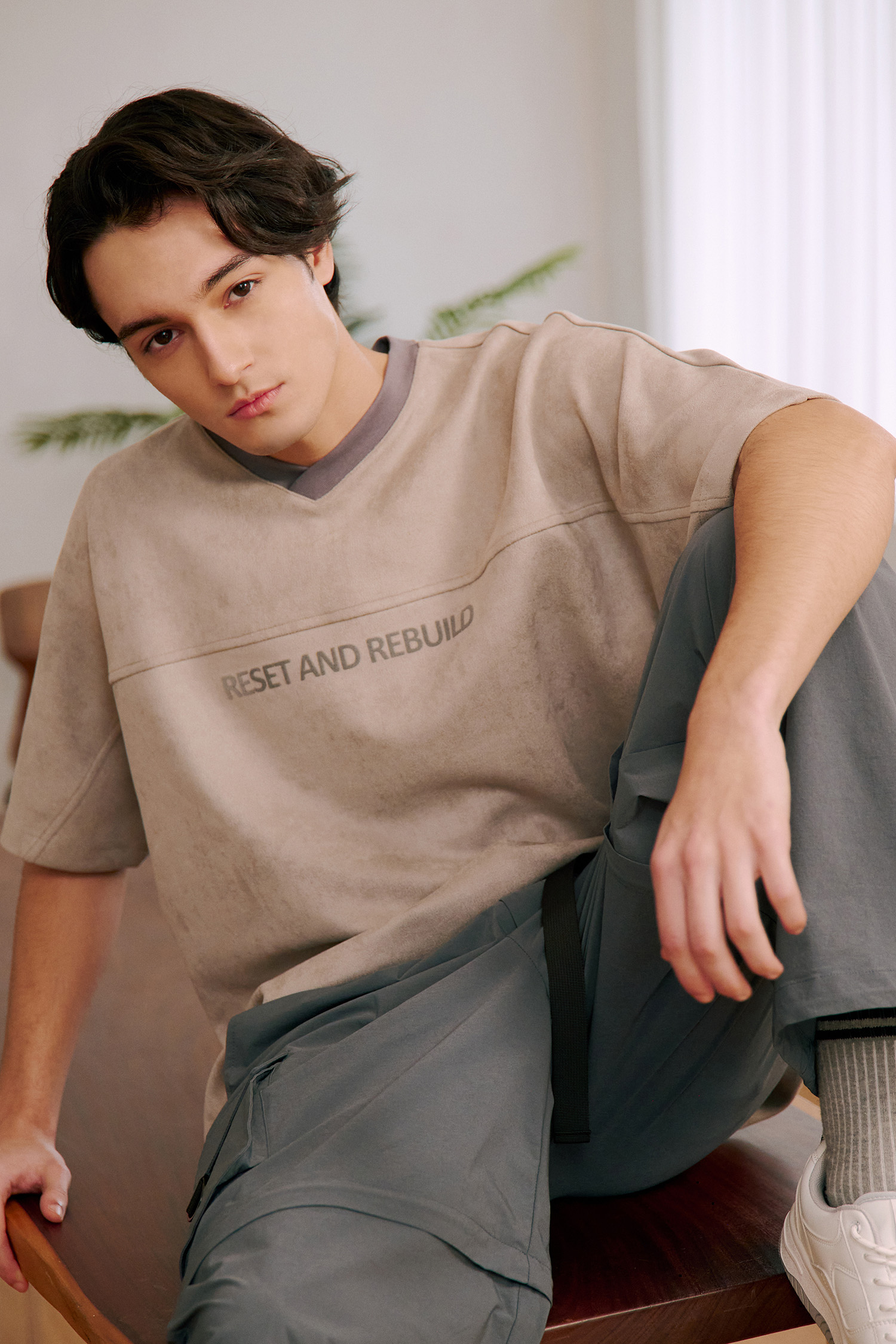 PREMIUM 麂皮文字短袖上衣