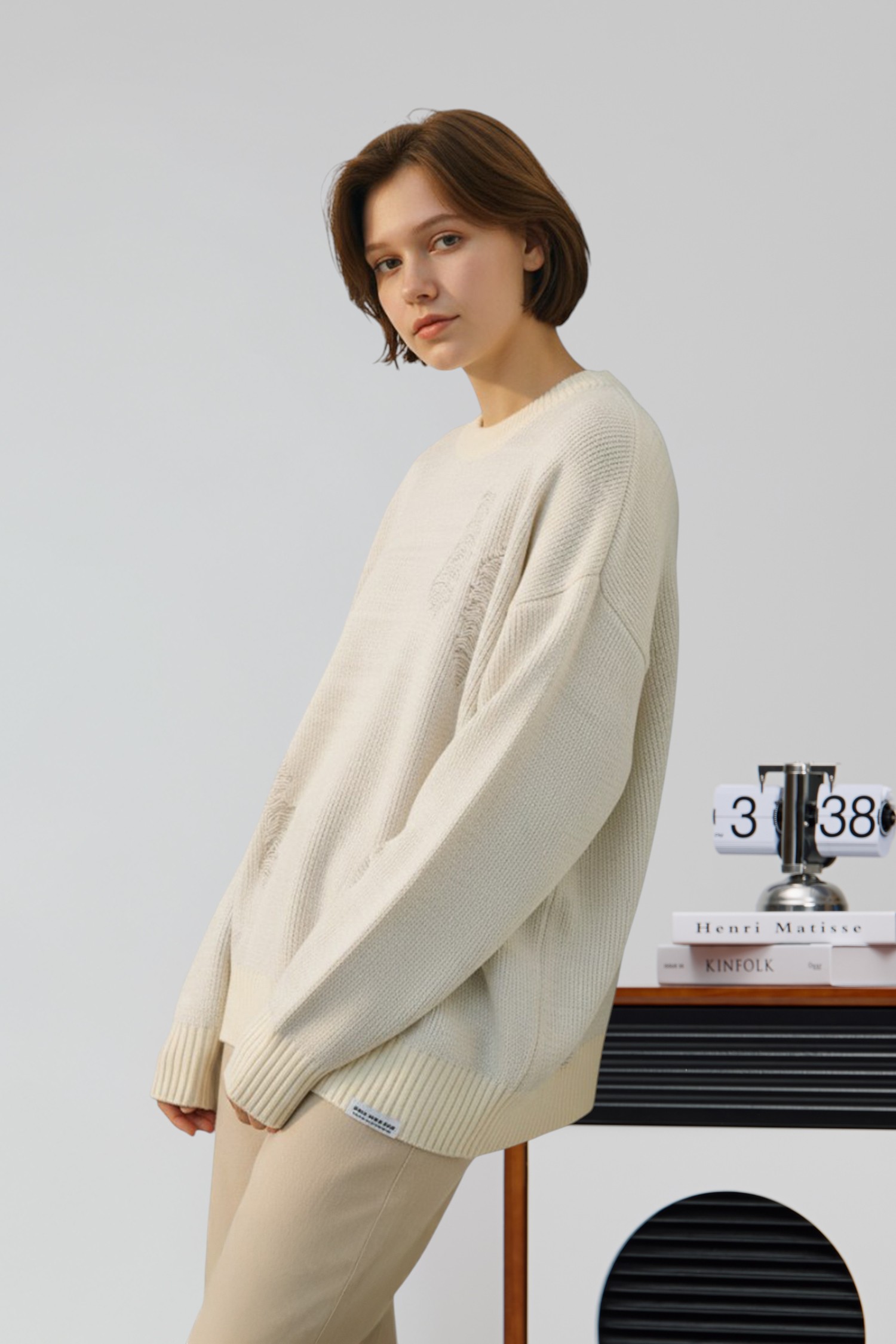 仿刷破鏤空 圓領針織毛衣