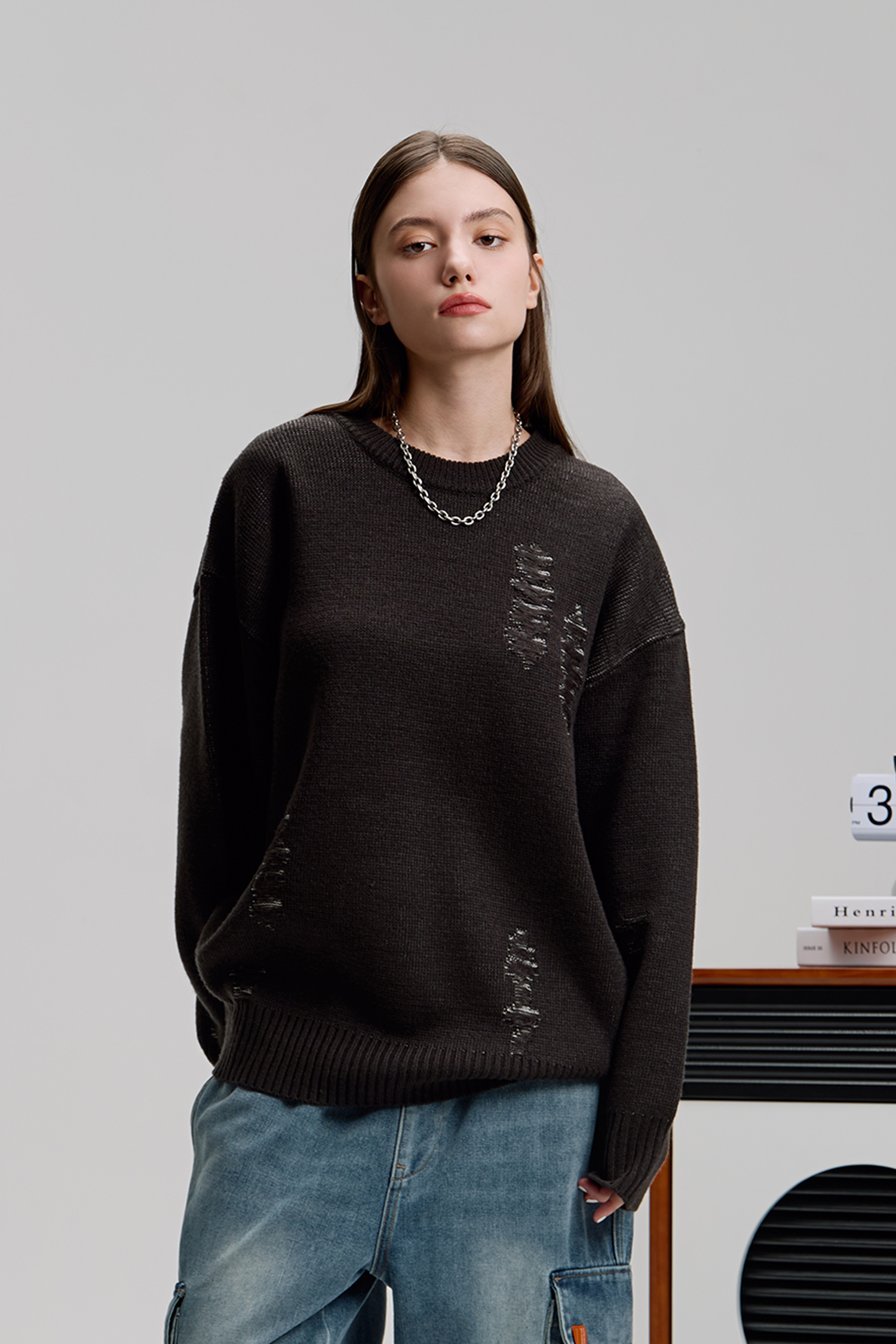 仿刷破鏤空 圓領針織毛衣