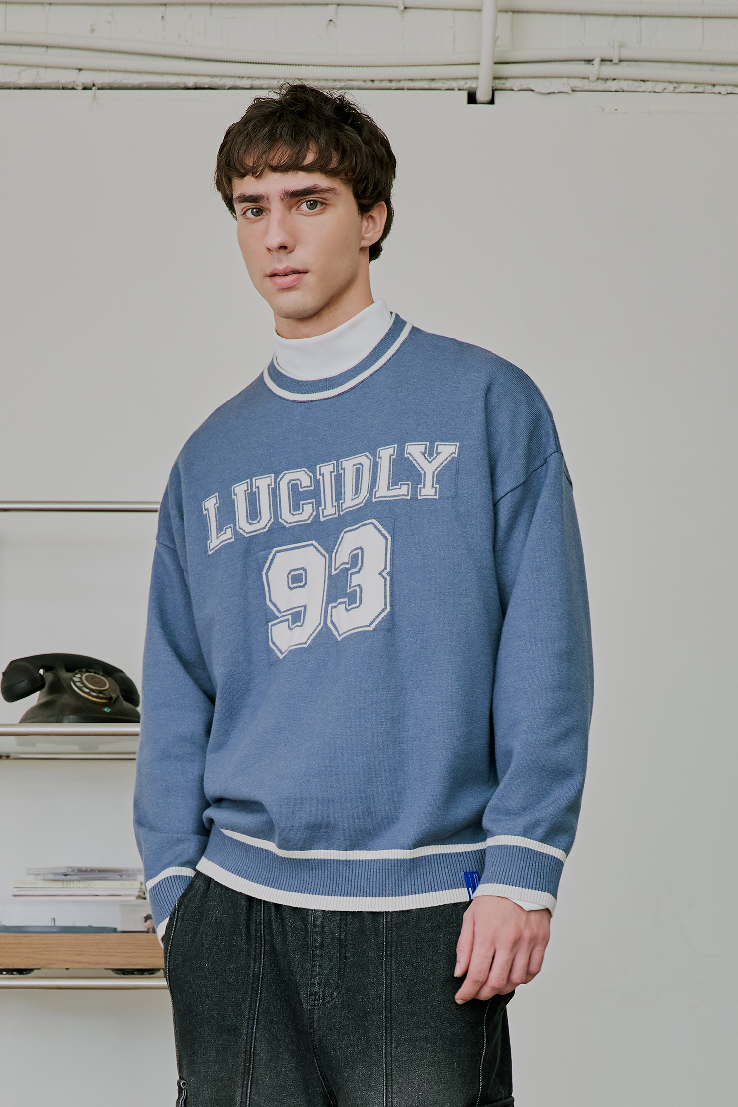 復古文字提花毛衣