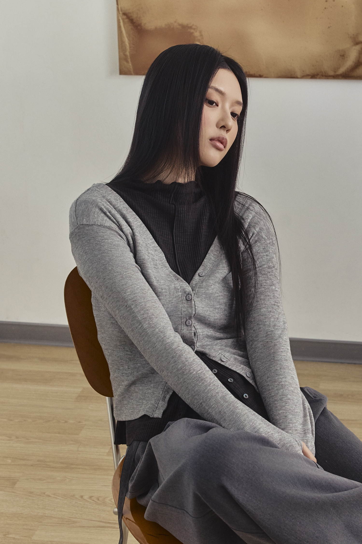 雙V領 坑條針織長袖上衣(女)