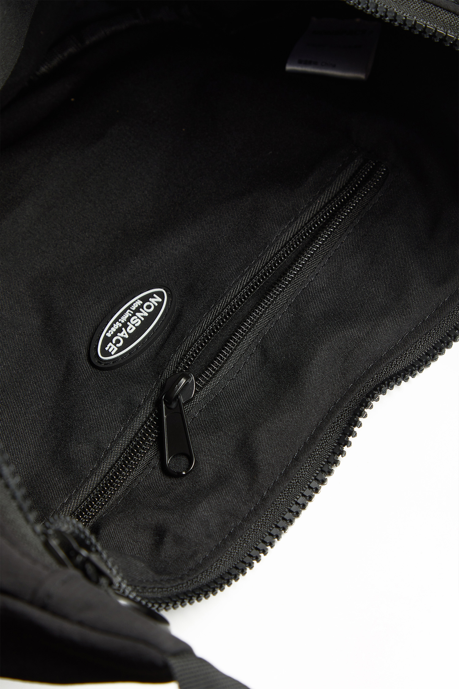 NONSPACE 科技機能 輕量半月包