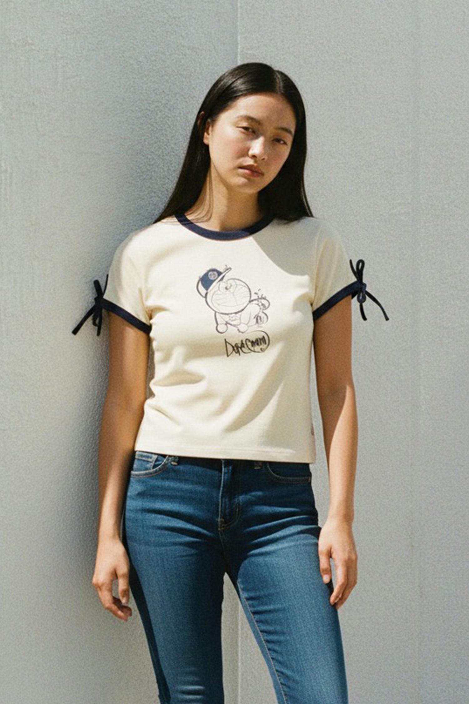 哆啦A夢 街頭滑板 撞色短袖上衣(女)