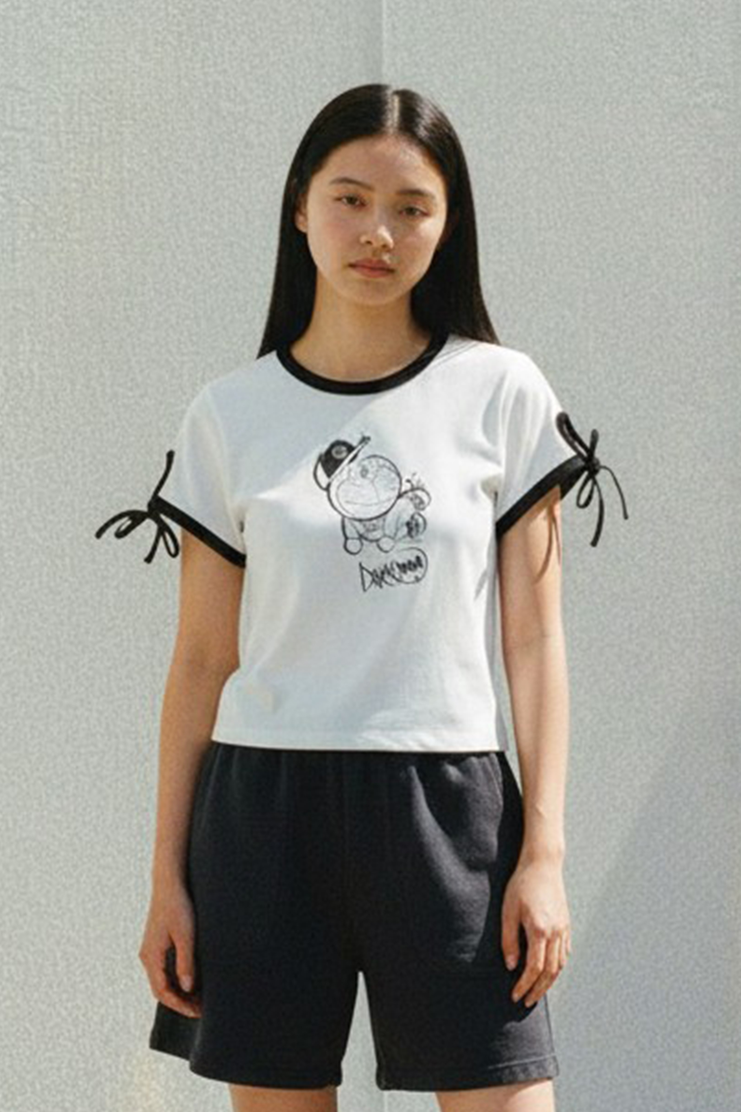 哆啦A夢 街頭滑板 撞色短袖上衣(女)