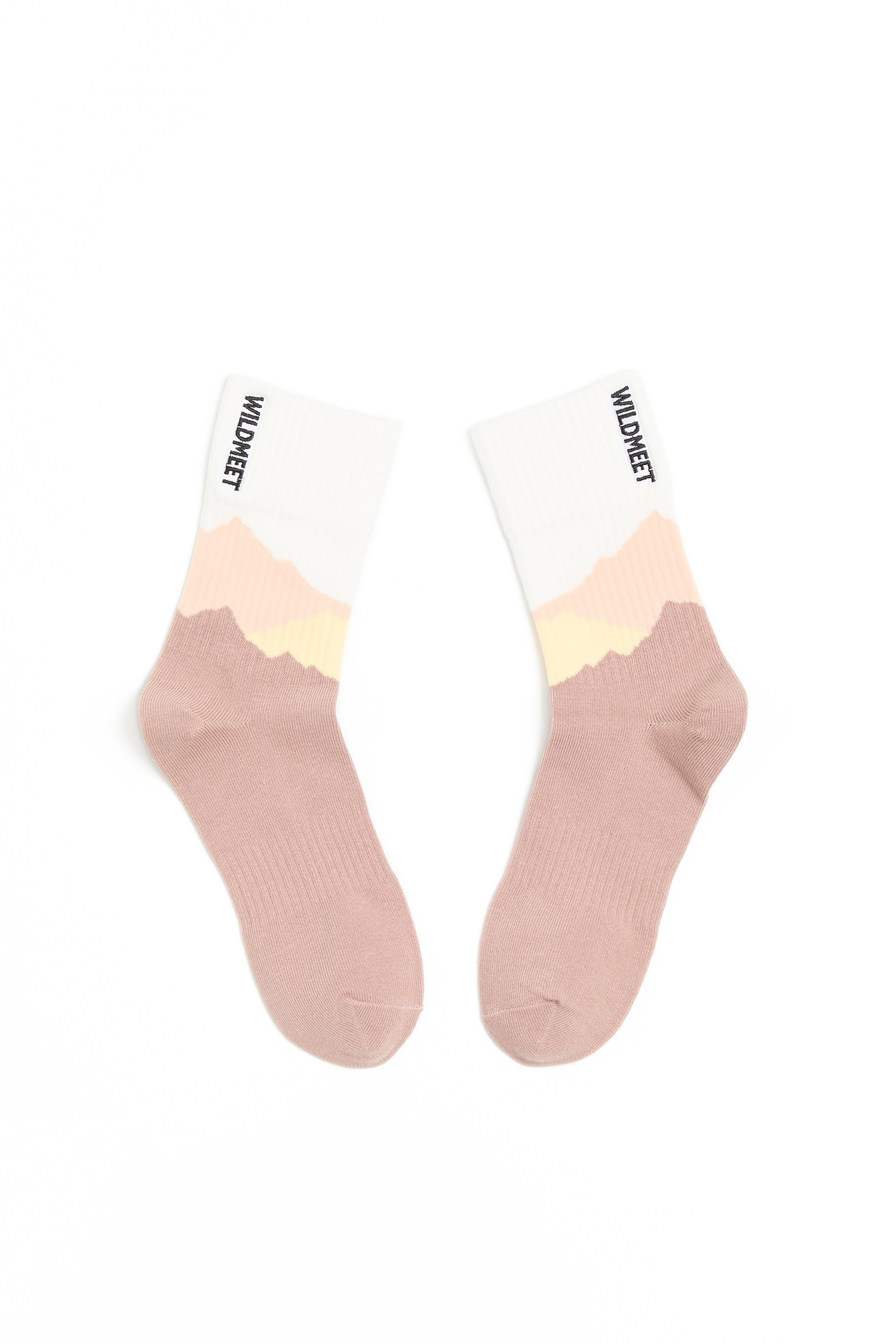 山系風格 品牌電繡中筒襪