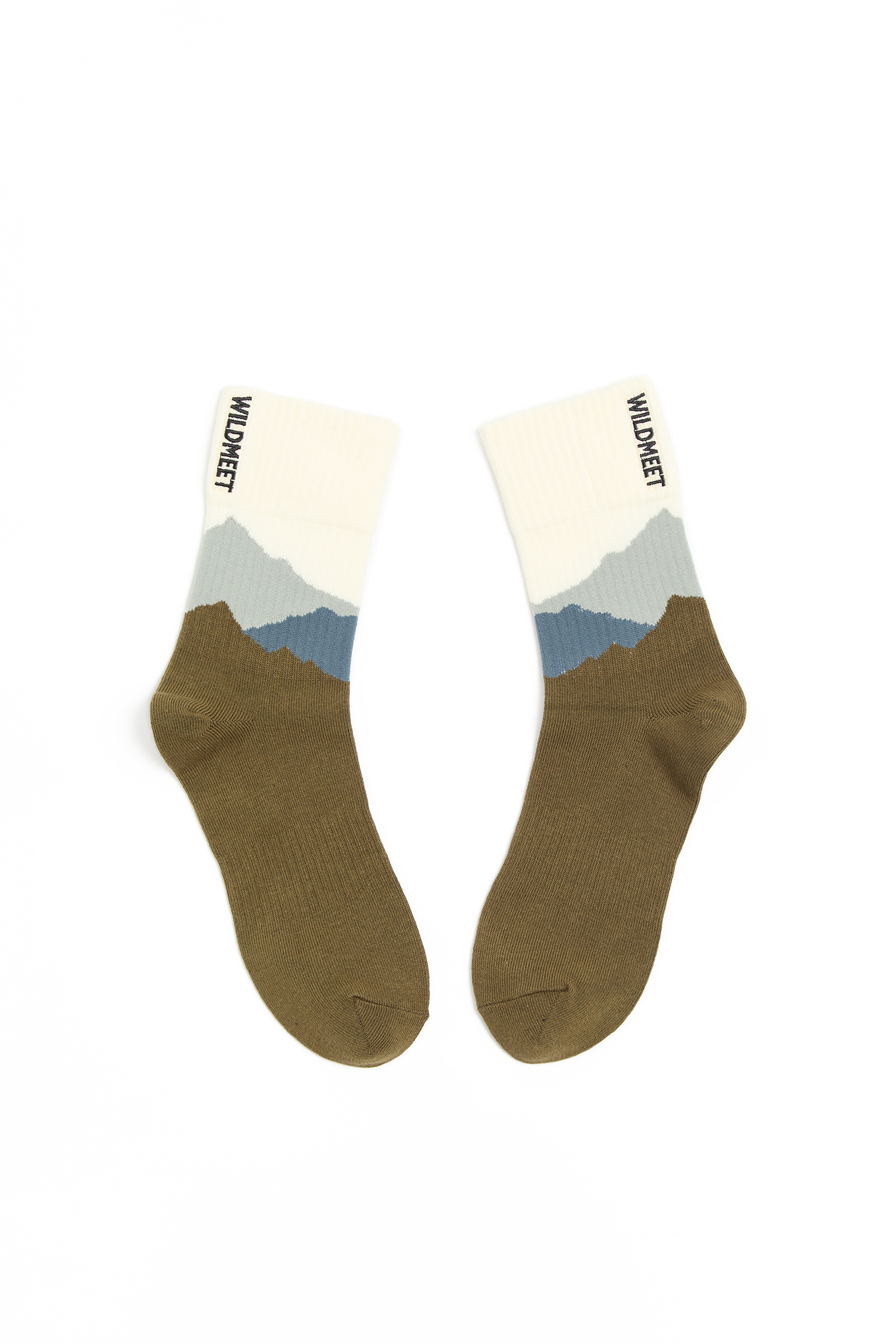 山系風格 品牌電繡中筒襪