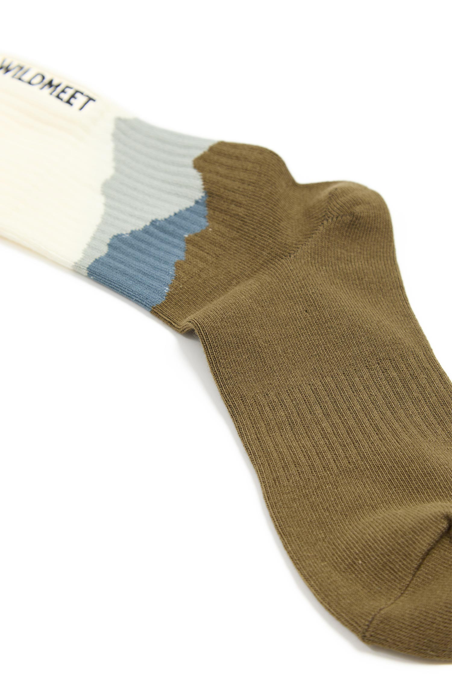 山系風格 品牌電繡中筒襪