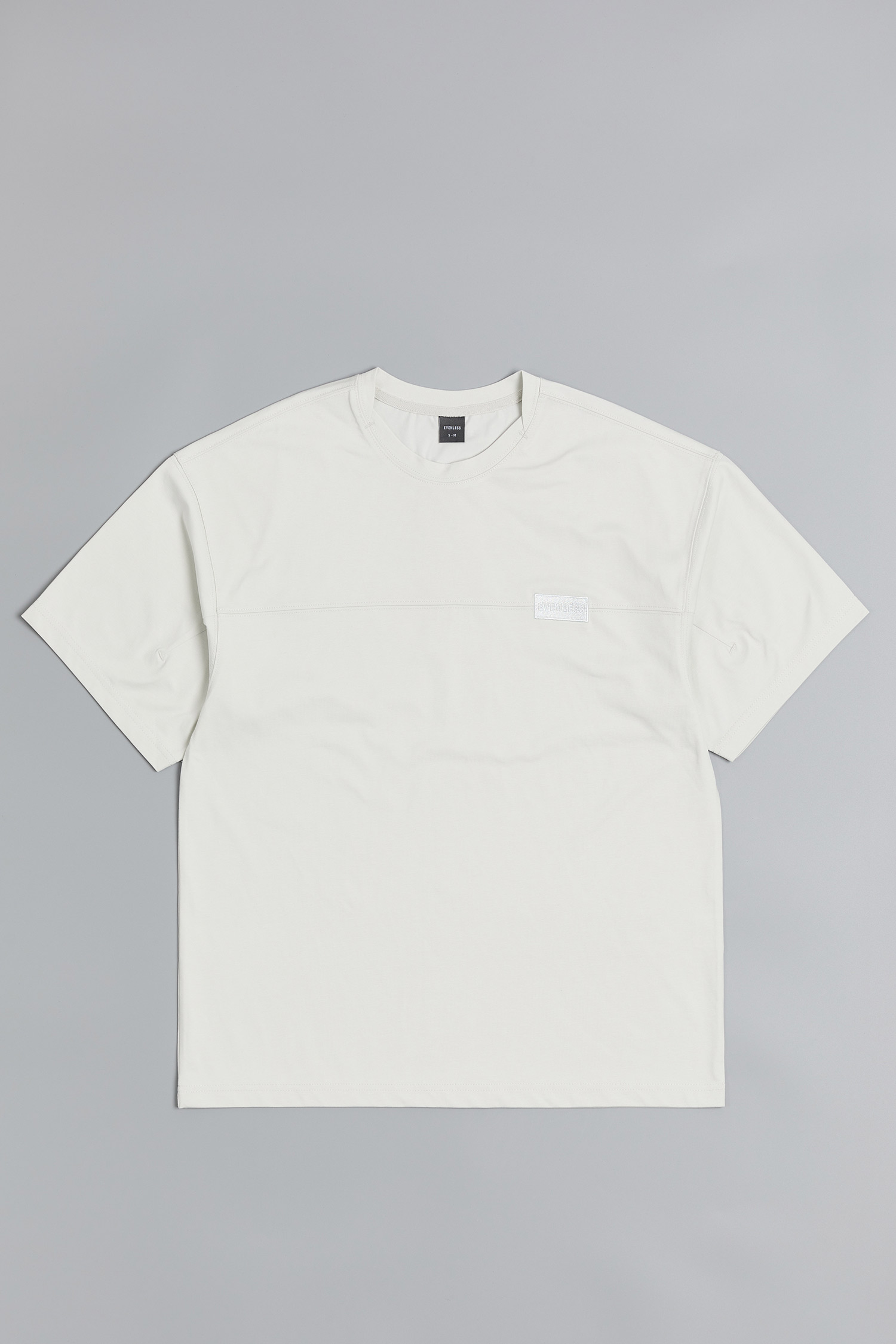 EVENLESS 吸排涼感 繡章短袖上衣