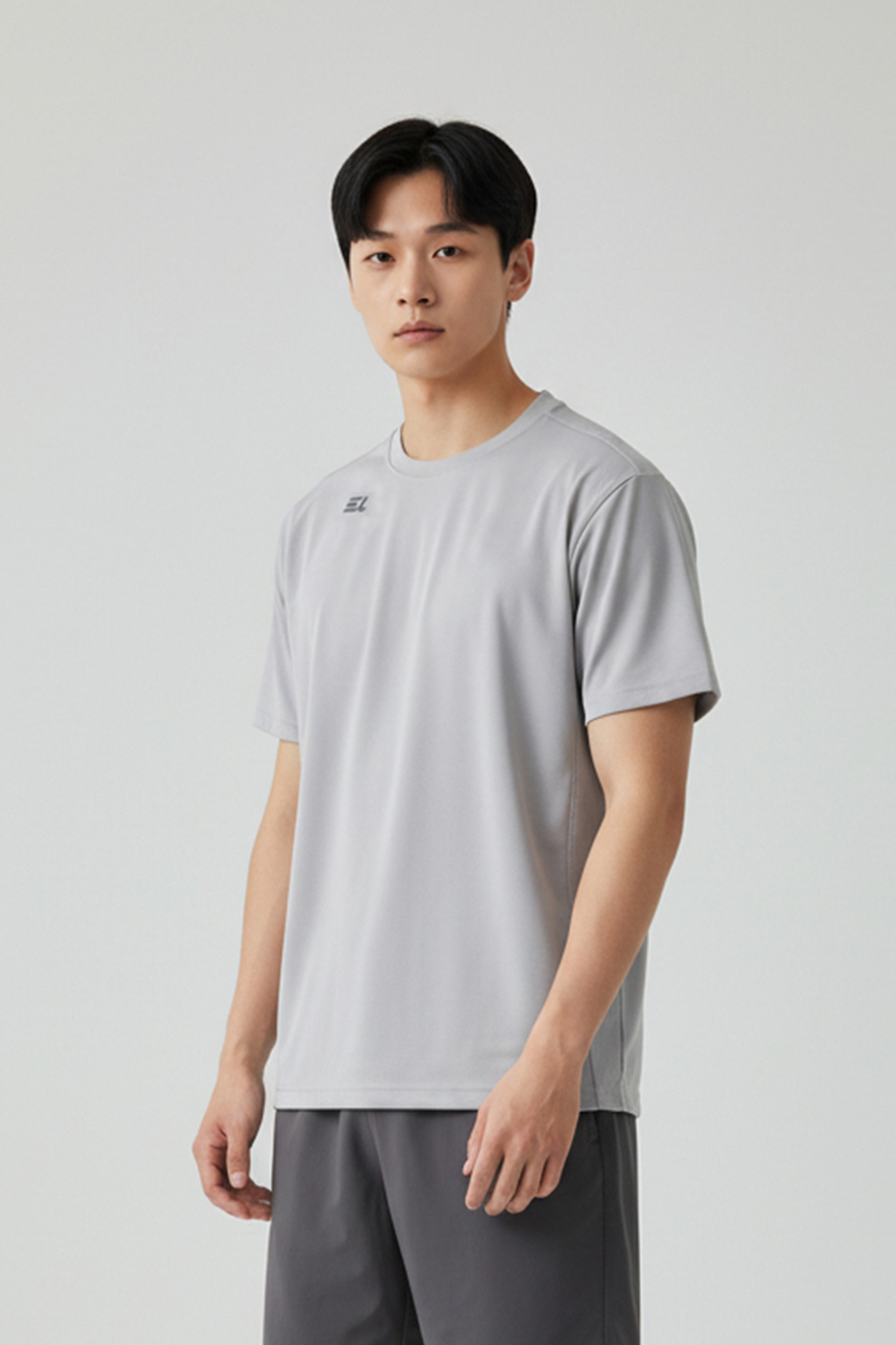 俐落標誌吸排短袖上衣