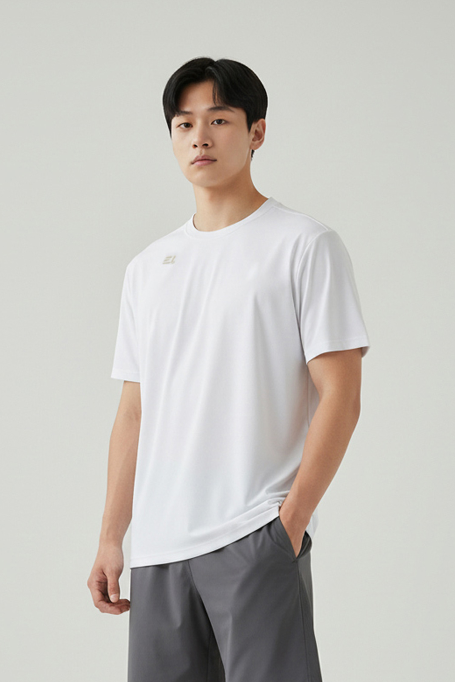 俐落標誌吸排短袖上衣