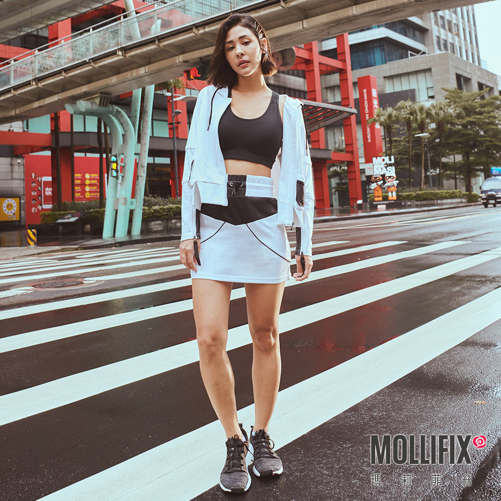 MOLLIFIX 浮凸雕花撞色休閒短裙