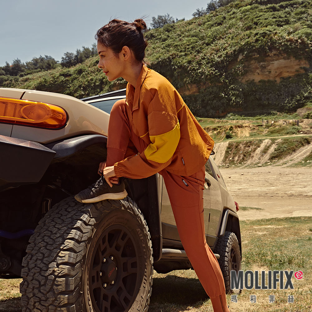 MOLLIFIX 高腰螺紋拉鍊縮口休閒褲