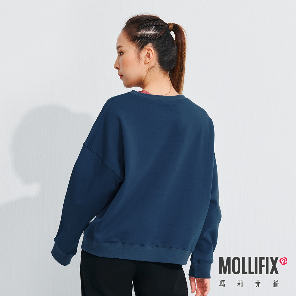 MOLLIFIX 下擺LOGO大學T長袖上衣