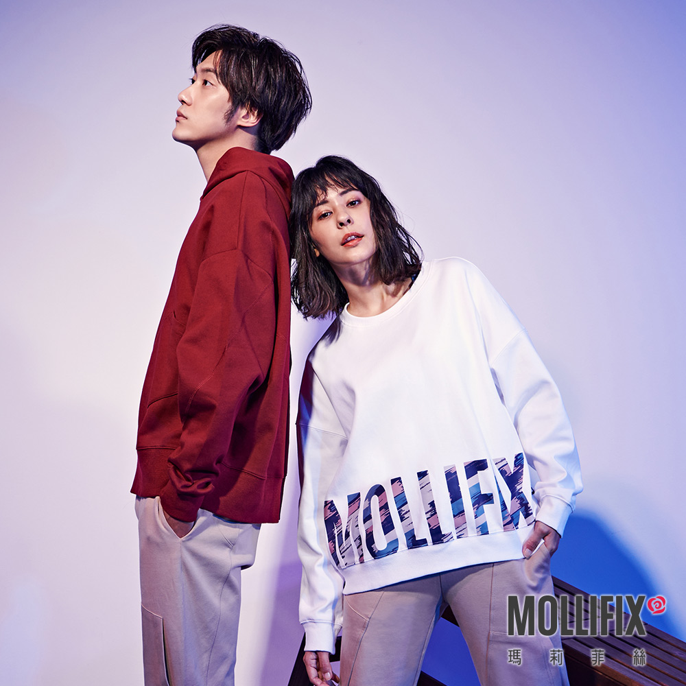 MOLLIFIX 下擺LOGO大學T長袖上衣