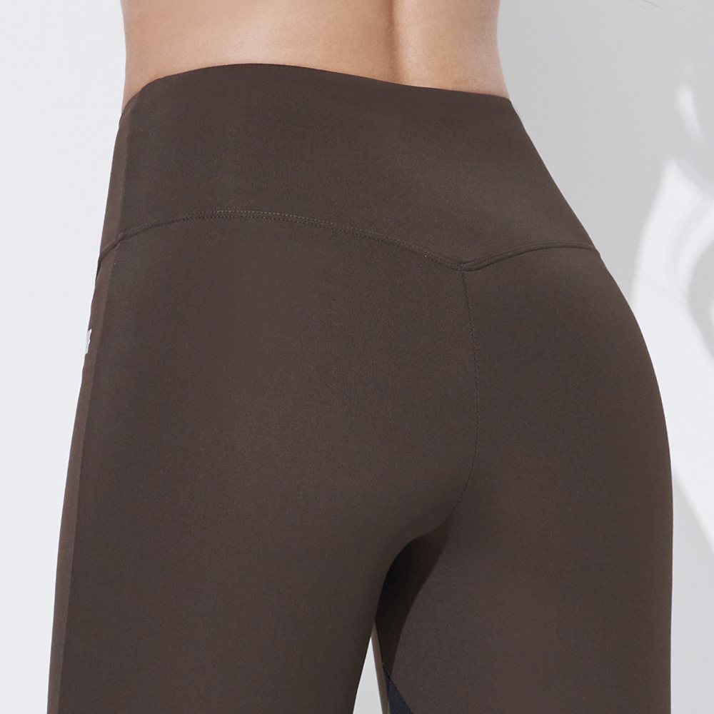 MOLLIFIX 玩色切割8分褲