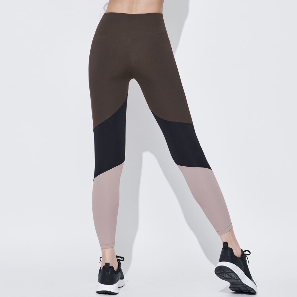 MOLLIFIX 玩色切割8分褲