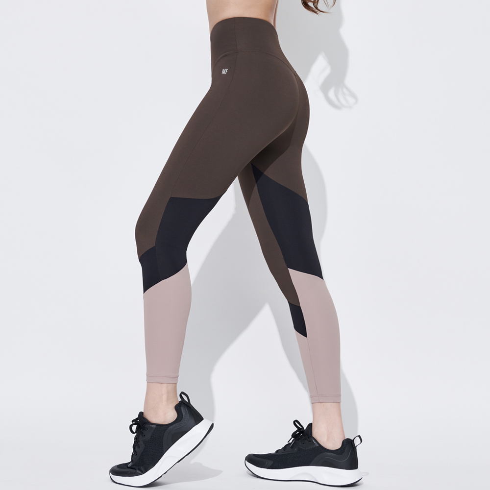 MOLLIFIX 玩色切割8分褲