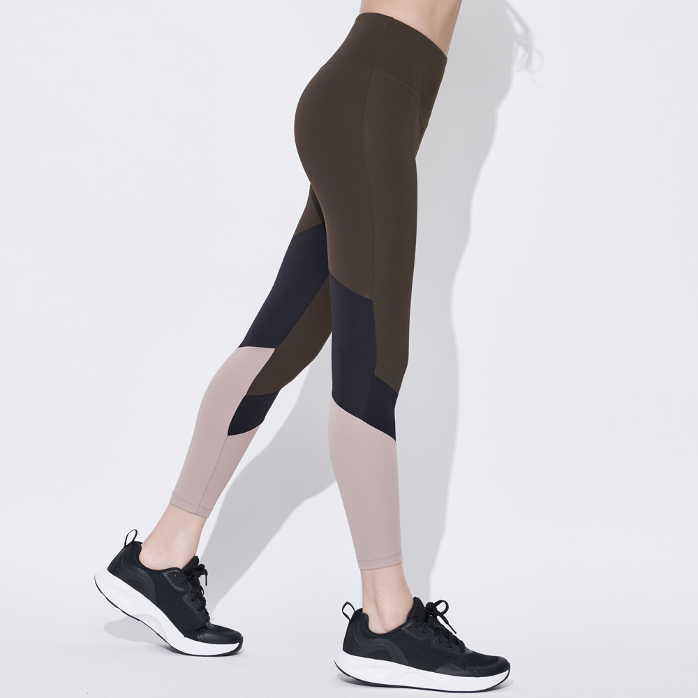 MOLLIFIX 玩色切割8分褲