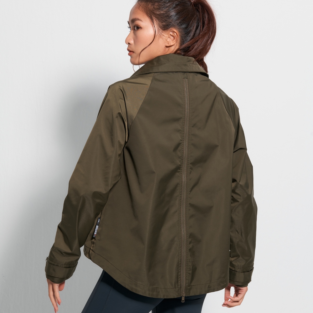 MOLLIFIX TRULY率性後開拉鍊防風外套