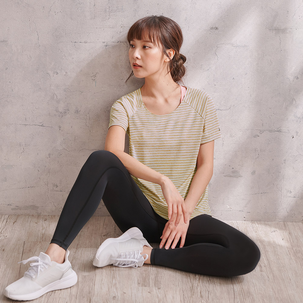 MOLLIFIX 條紋拚接訓練上衣