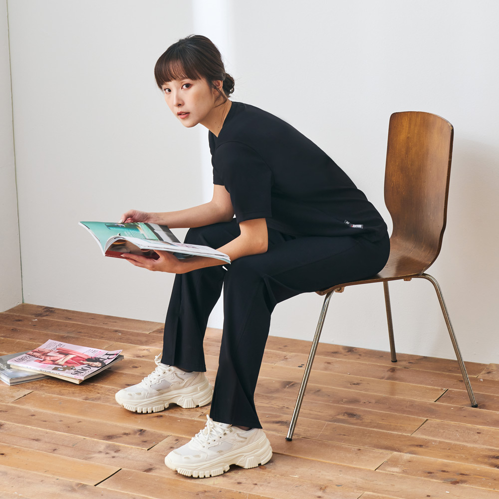 MOLLIFIX TRULY坑條厚磅短袖上衣