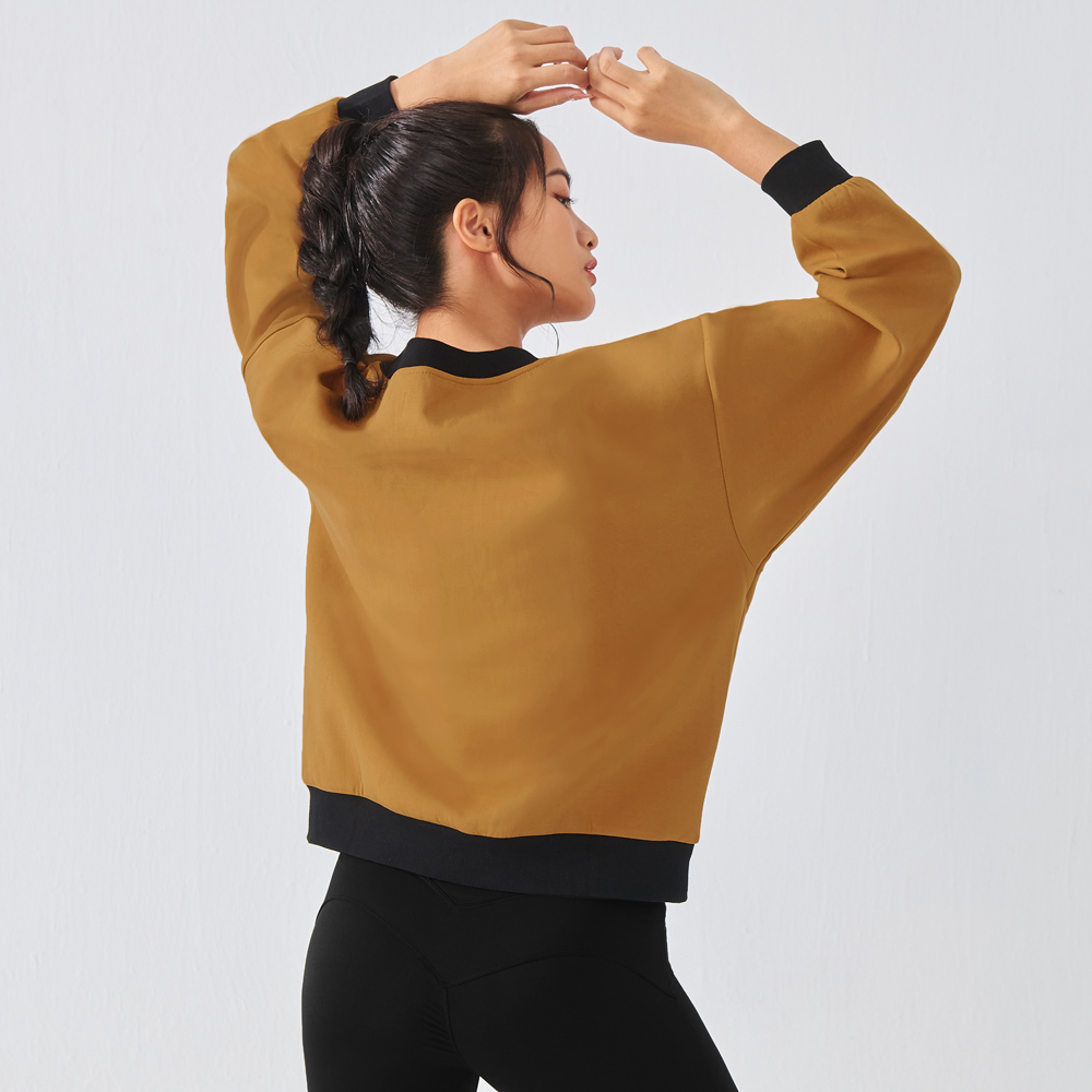 MOLLIFIX 城市旅人領拉鍊長袖上衣