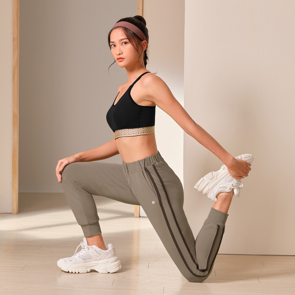 MOLLIFIX 跳色包邊束口長褲